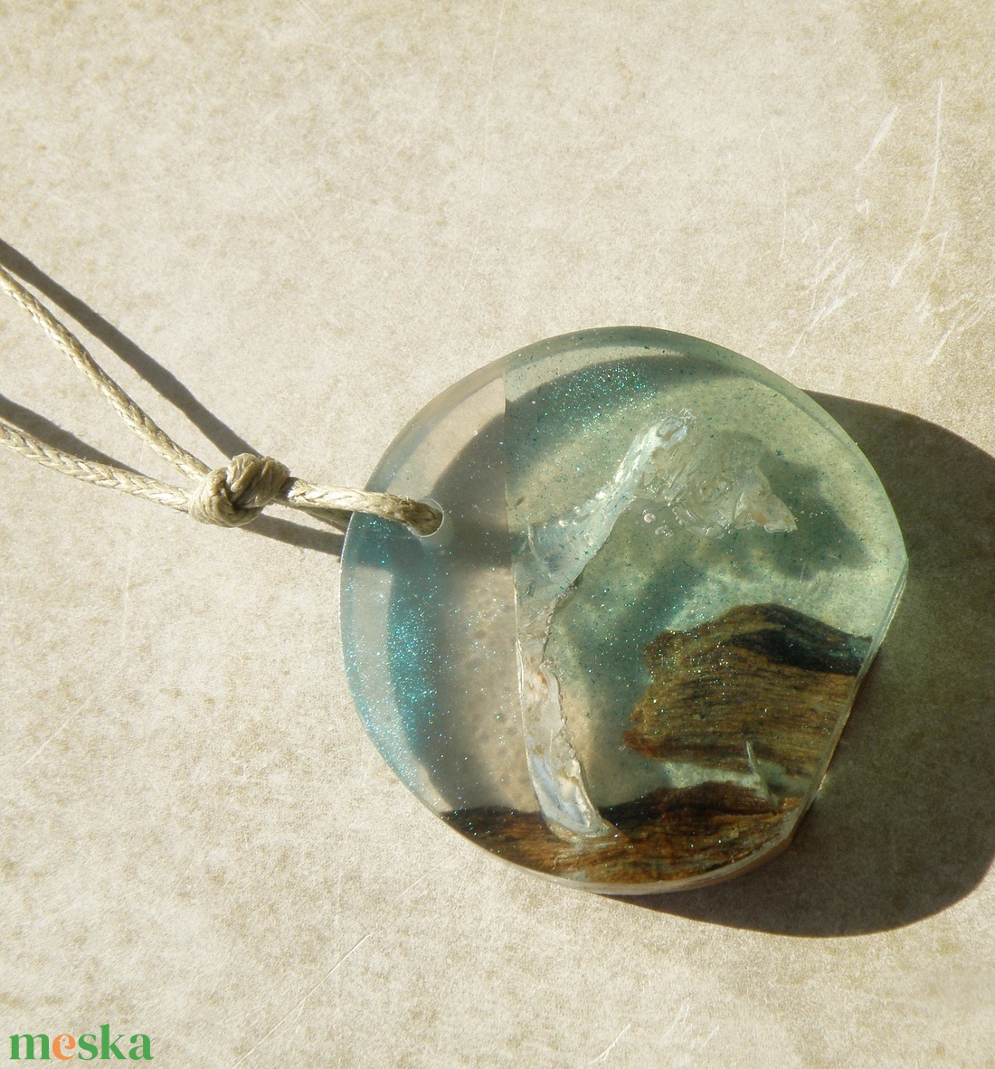 Aurora - műgyanta és fa nyaklánc - ékszer - nyaklánc - medálos nyaklánc - Meska.hu