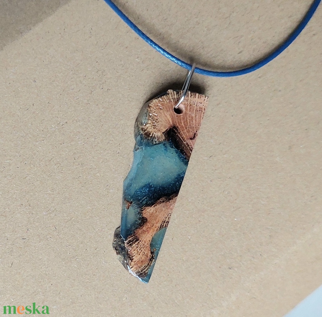 Rózsagyökér műgyanta nyaklánc - ékszer - nyaklánc - medálos nyaklánc - Meska.hu