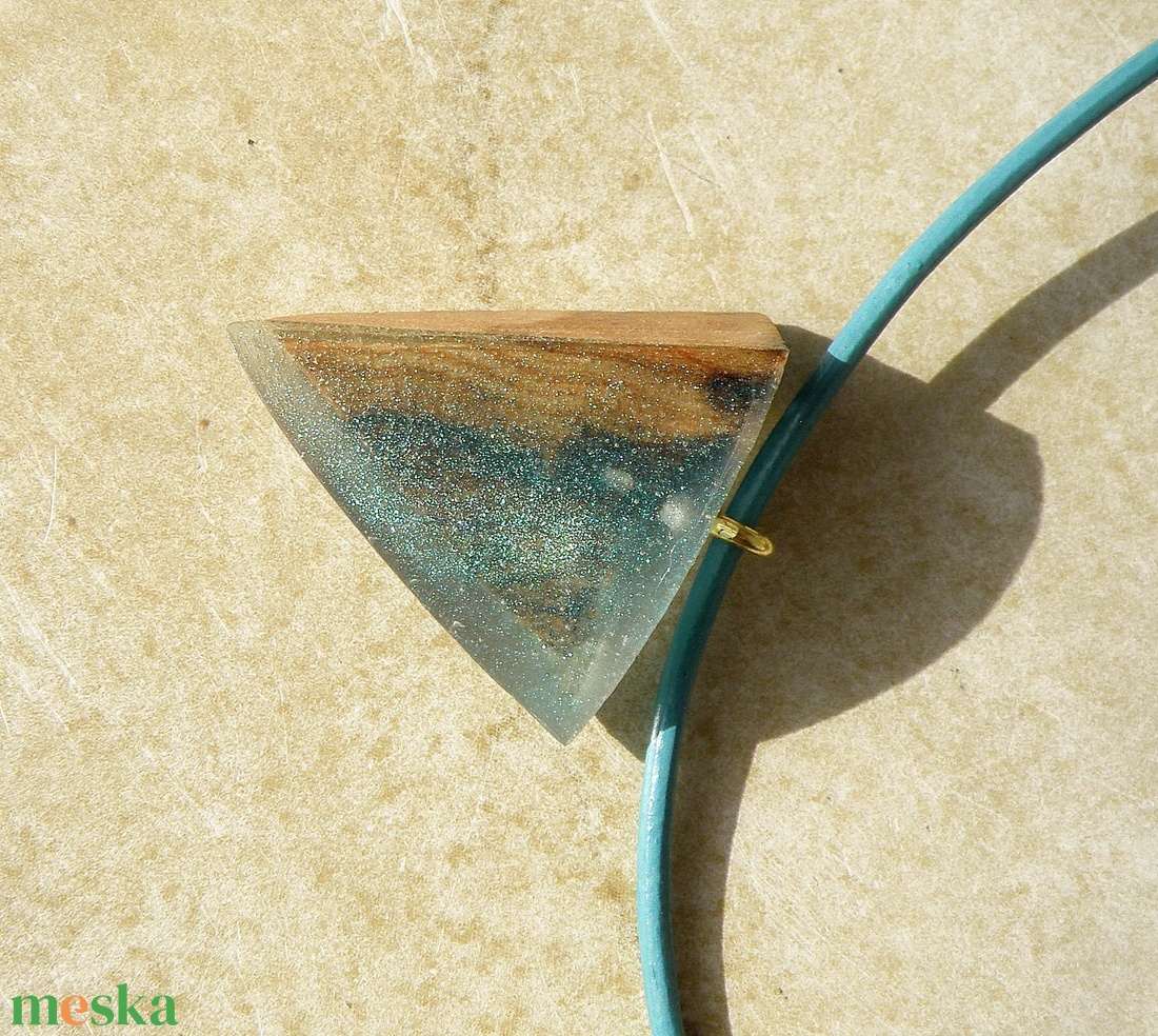 Műgyanta nyaklánc olajfa darabokkal - ékszer - nyaklánc - medálos nyaklánc - Meska.hu