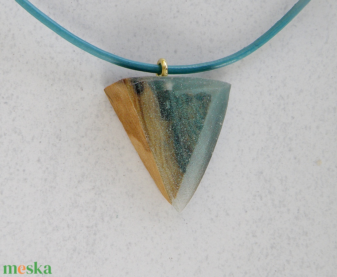 Műgyanta nyaklánc olajfa darabokkal - ékszer - nyaklánc - medálos nyaklánc - Meska.hu