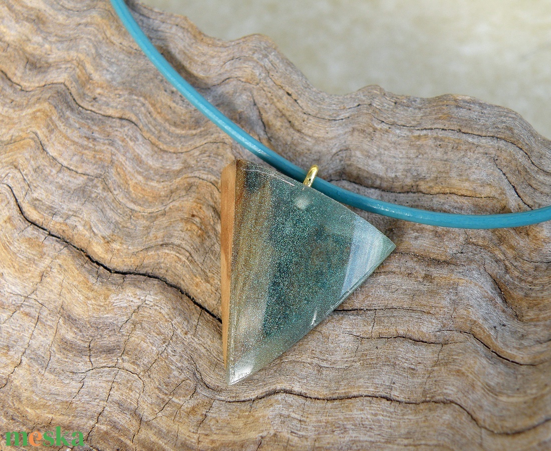 Műgyanta nyaklánc olajfa darabokkal - ékszer - nyaklánc - medálos nyaklánc - Meska.hu