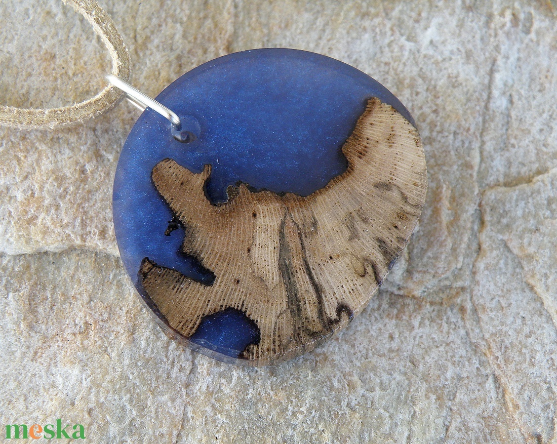 Kék műgyanta rózsagyökér nyaklánc - ékszer - nyaklánc - medálos nyaklánc - Meska.hu