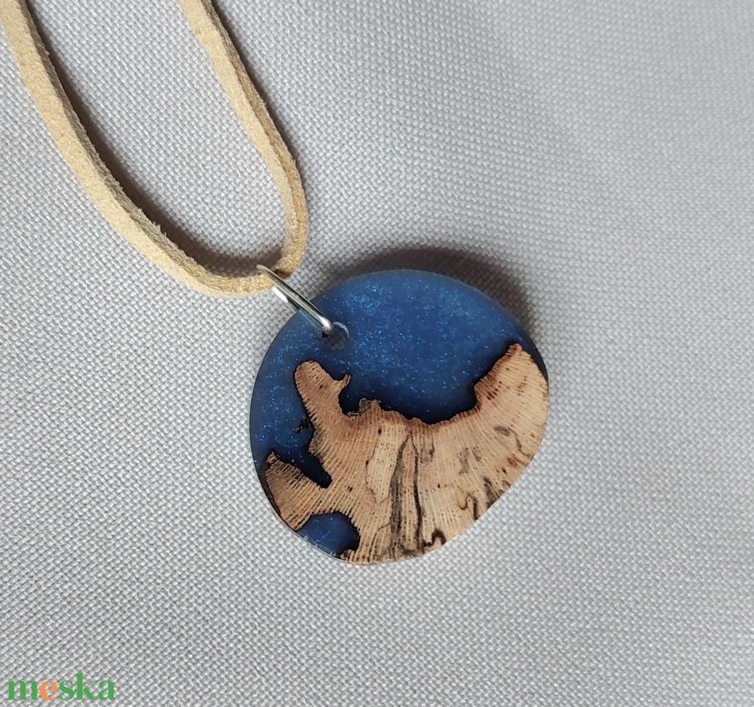 Kék műgyanta rózsagyökér nyaklánc - ékszer - nyaklánc - medálos nyaklánc - Meska.hu
