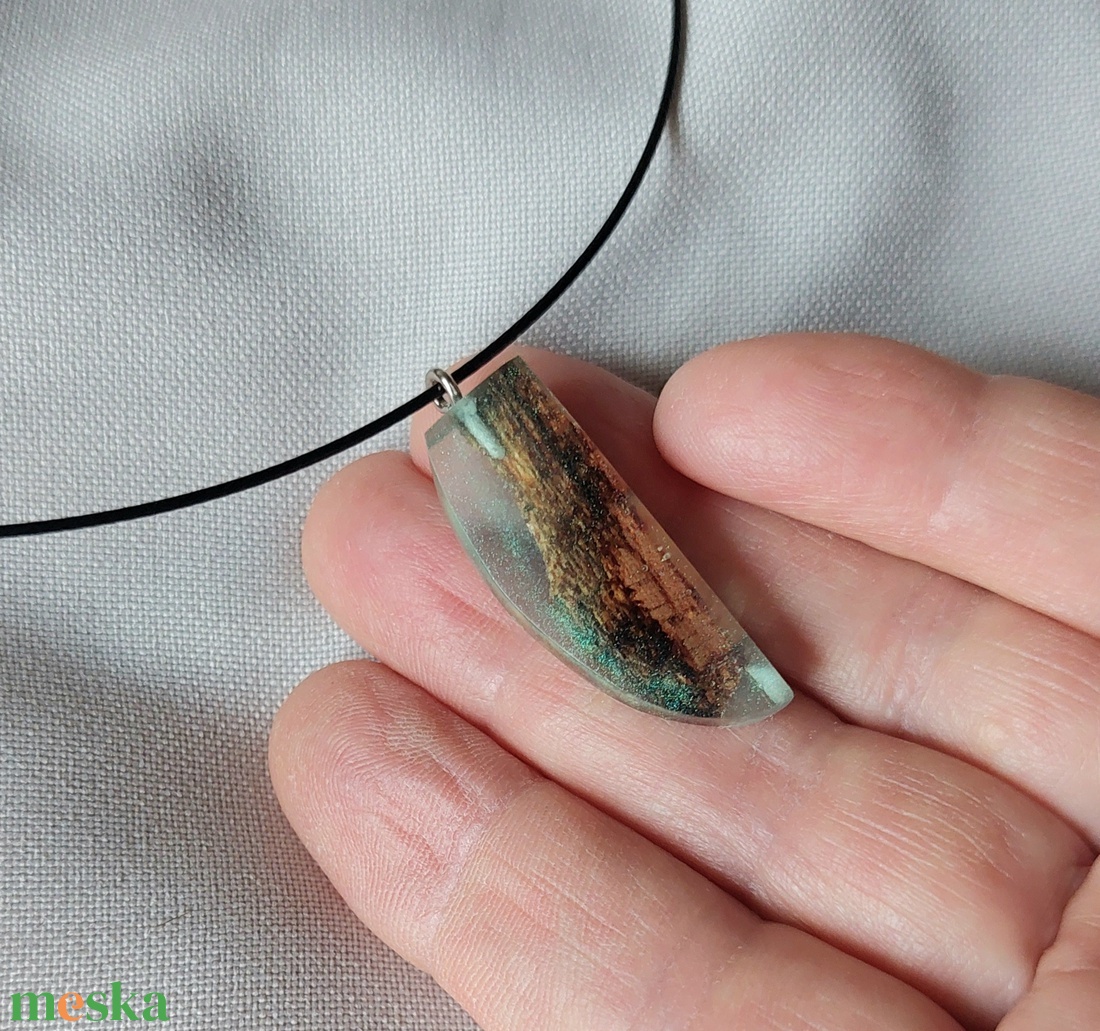 Türkiz színű műgyanta nyaklánc  - ékszer - nyaklánc - medálos nyaklánc - Meska.hu