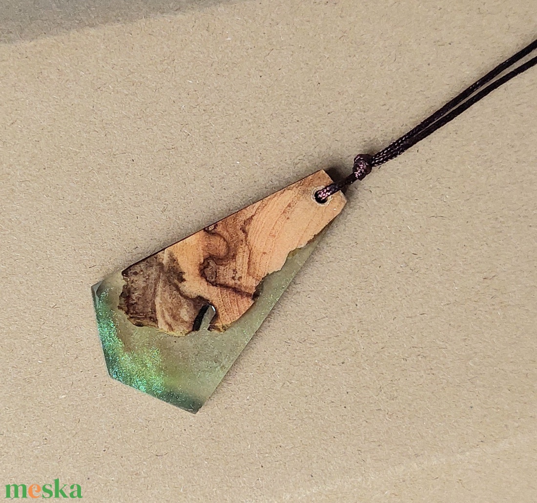 Nyaklánc műgyantából olajfával  - ékszer - nyaklánc - medálos nyaklánc - Meska.hu