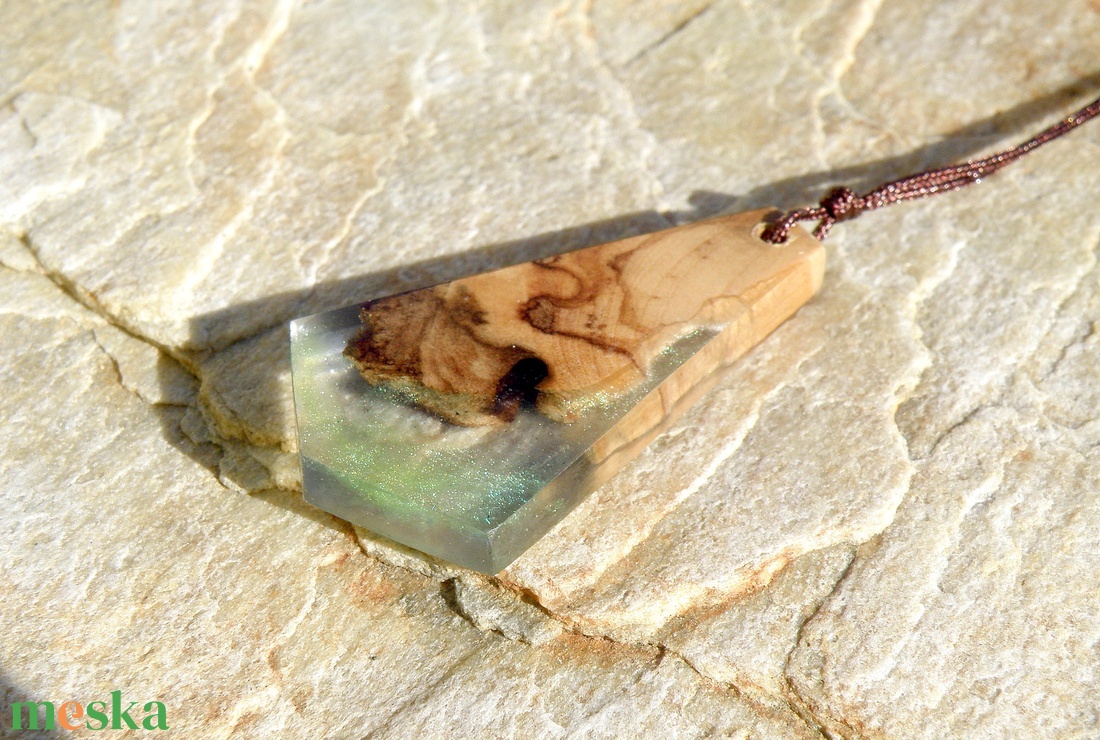 Nyaklánc műgyantából olajfával  - ékszer - nyaklánc - medálos nyaklánc - Meska.hu