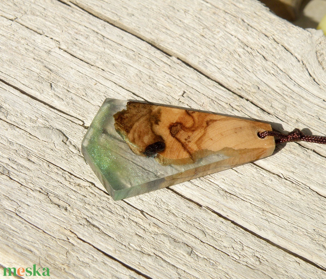 Nyaklánc műgyantából olajfával  - ékszer - nyaklánc - medálos nyaklánc - Meska.hu