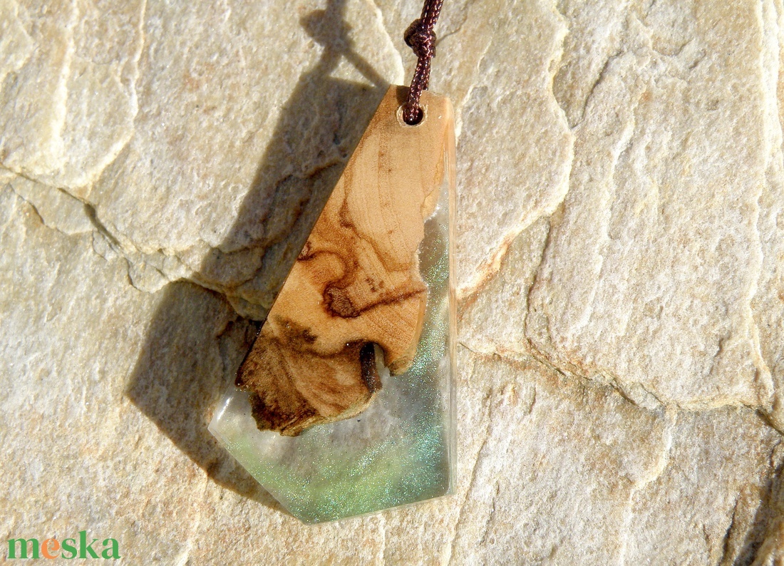 Nyaklánc műgyantából olajfával  - ékszer - nyaklánc - medálos nyaklánc - Meska.hu