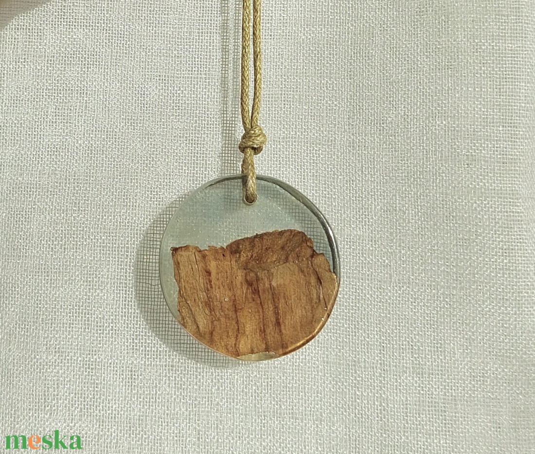 Gyantába zárt hegyoldal nyaklánc - ékszer - nyaklánc - medálos nyaklánc - Meska.hu