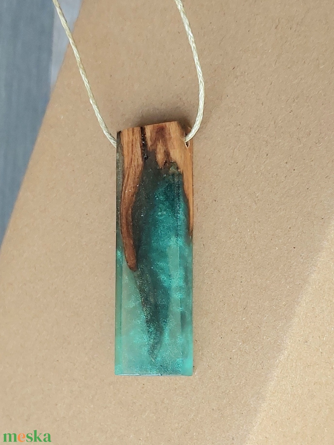 Nyaklánc olajfával és műgyantával - ékszer - nyaklánc - medálos nyaklánc - Meska.hu