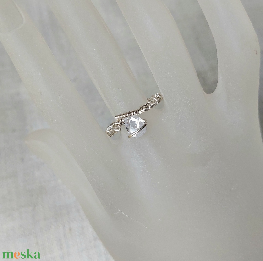 Ezüstözött gyűrű és fülbevaló swarovski kristállyal - ékszer - ékszerszett - Meska.hu