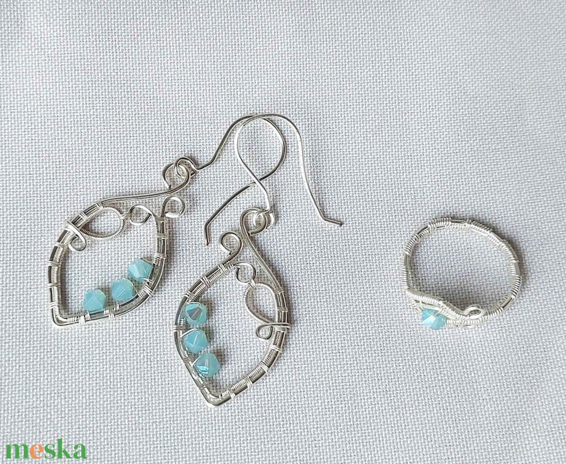 Ezüstözött fülbevaló és gyűrű swarovski kristállyal - ékszer - ékszerszett - Meska.hu