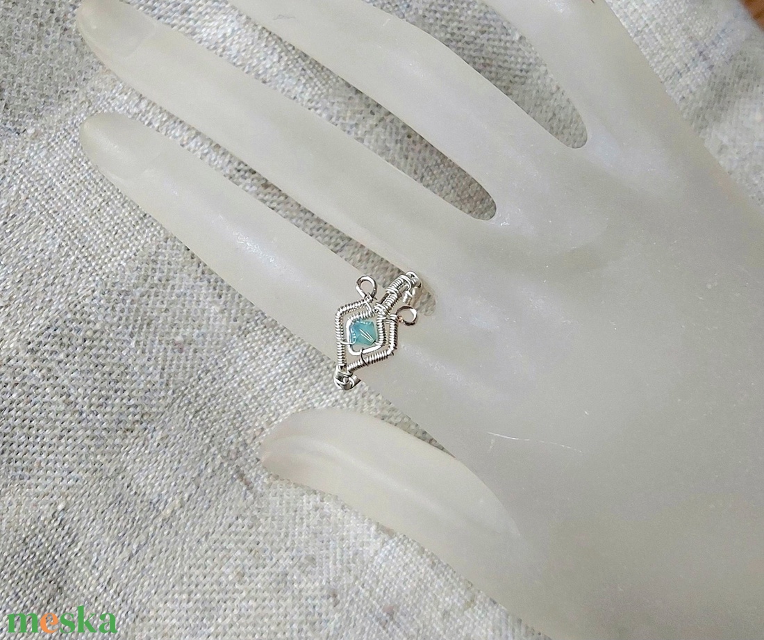 Ezüstözött fülbevaló és gyűrű swarovski kristállyal - ékszer - ékszerszett - Meska.hu