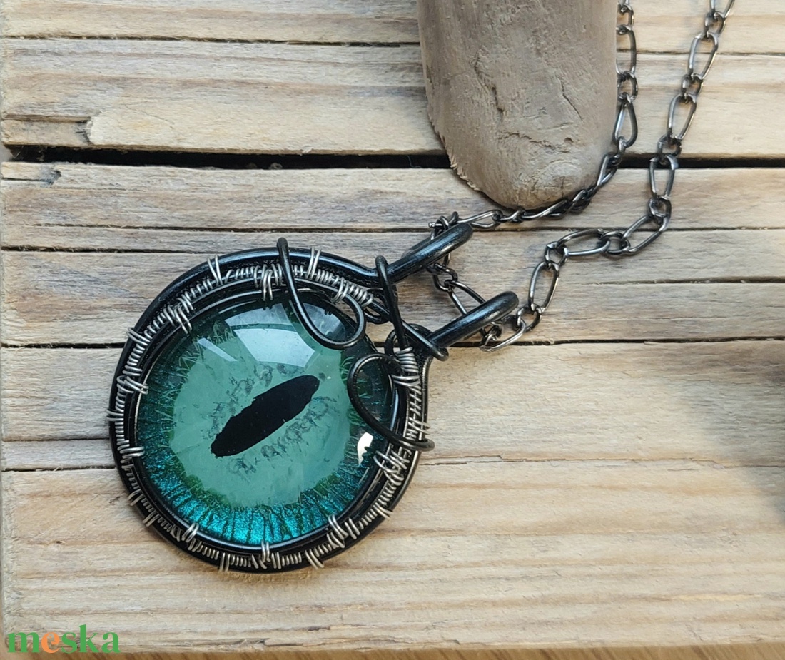 Zöld sárkányszem drót nyaklánc - ékszer - nyaklánc - medálos nyaklánc - Meska.hu