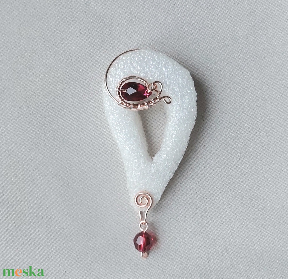 Rose gold drót asszimetrikus fülékszer swarovski kristállyal - ékszer - fülbevaló - fülékszer - Meska.hu