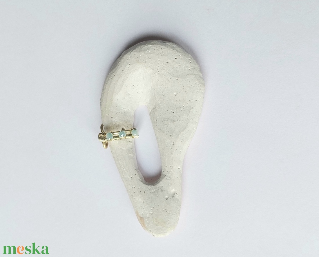 Gyerek fülékszer drótból és gyöngyökből - ékszer - fülbevaló - fülékszer - Meska.hu