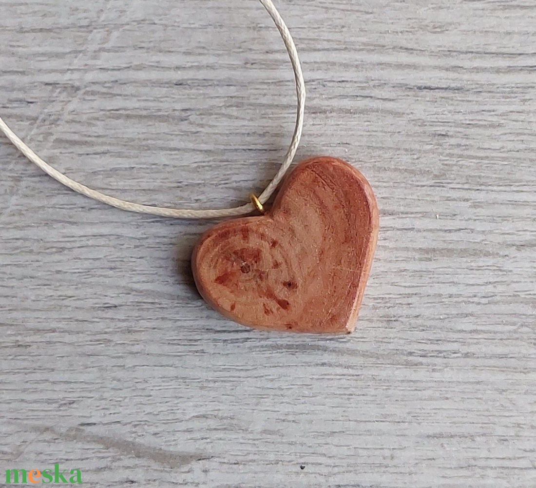 Szív alakú fa nyaklánc - ékszer - nyaklánc - medálos nyaklánc - Meska.hu