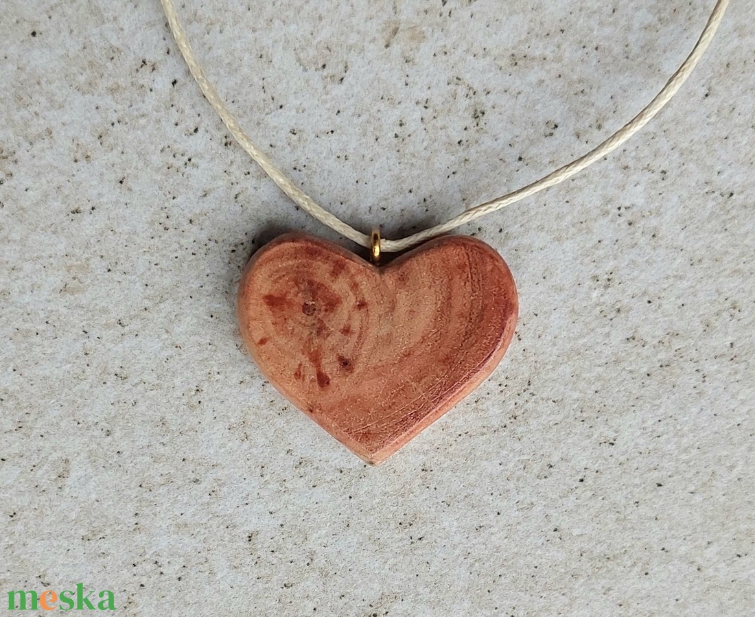 Szív alakú fa nyaklánc - ékszer - nyaklánc - medálos nyaklánc - Meska.hu