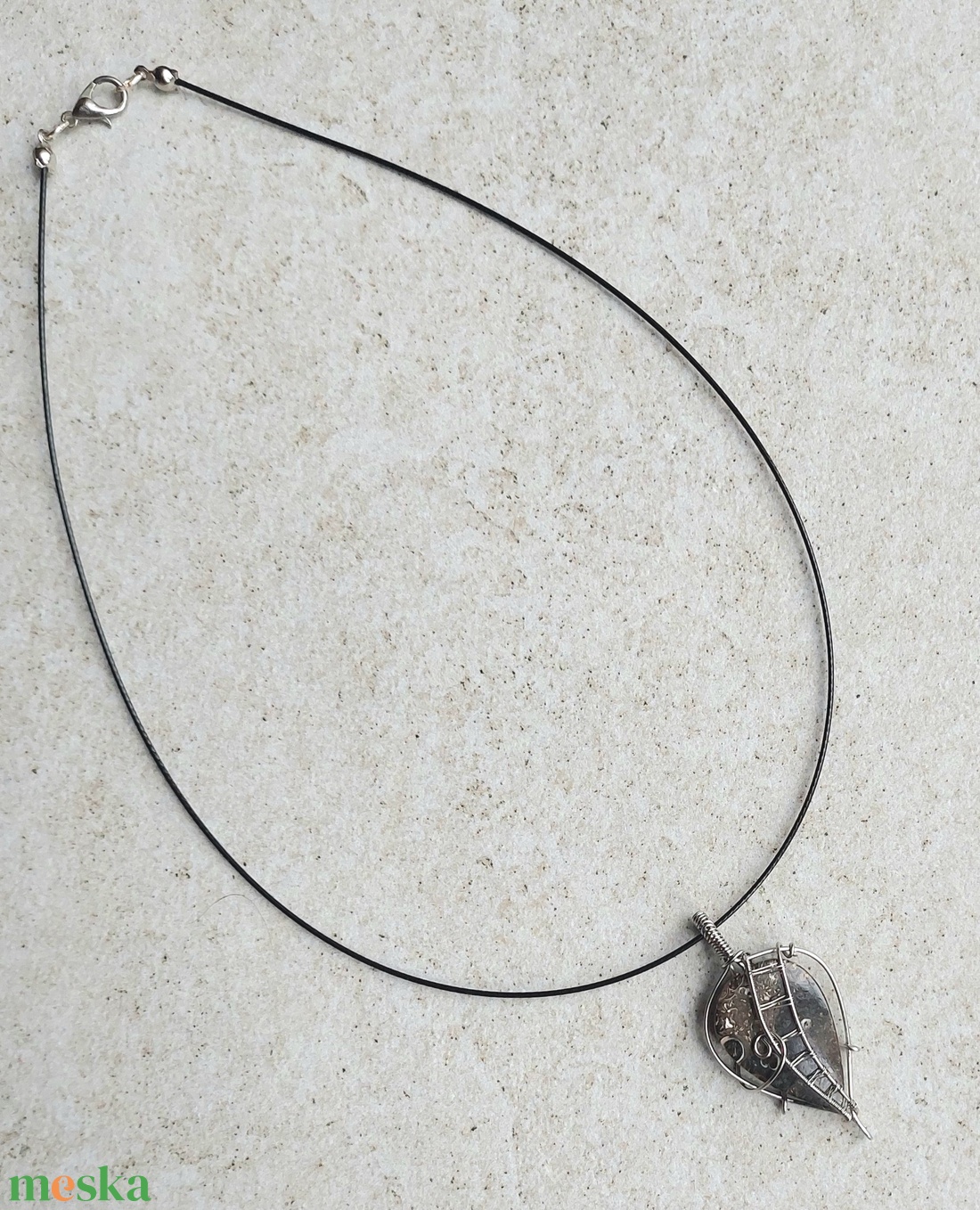 Acél drót nyaklánc turritella kővel - ékszer - nyaklánc - medálos nyaklánc - Meska.hu