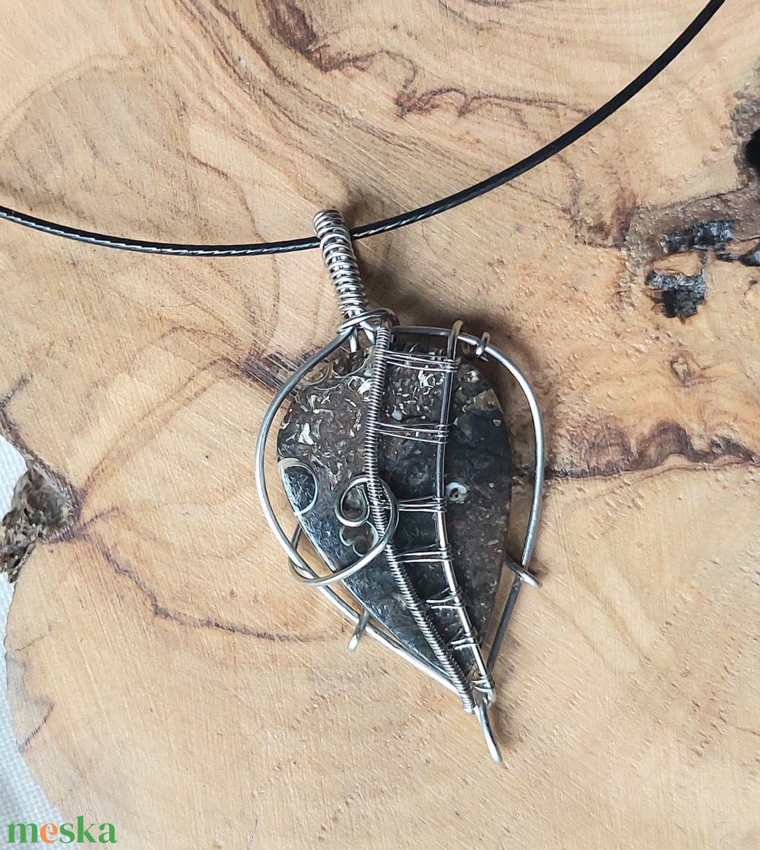 Acél drót nyaklánc turritella kővel - ékszer - nyaklánc - medálos nyaklánc - Meska.hu