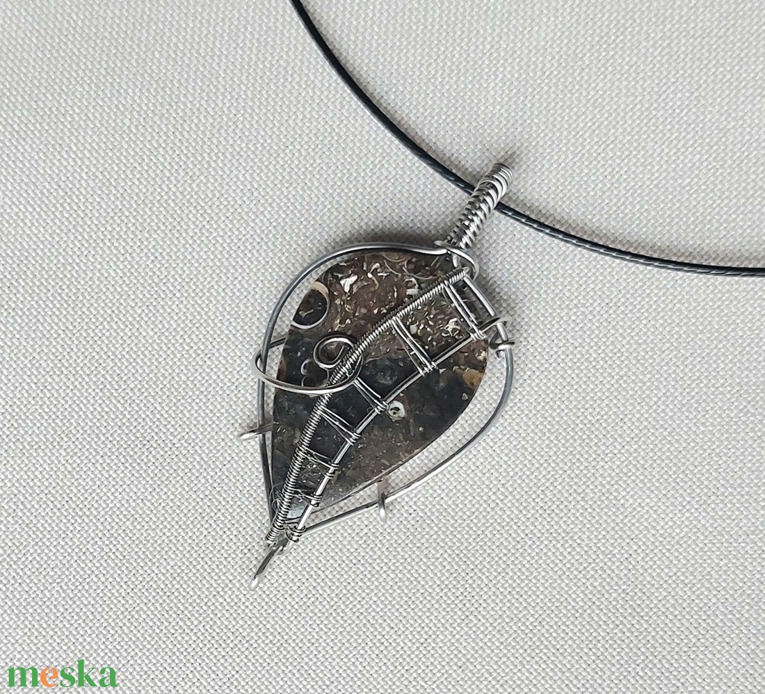 Acél drót nyaklánc turritella kővel - ékszer - nyaklánc - medálos nyaklánc - Meska.hu