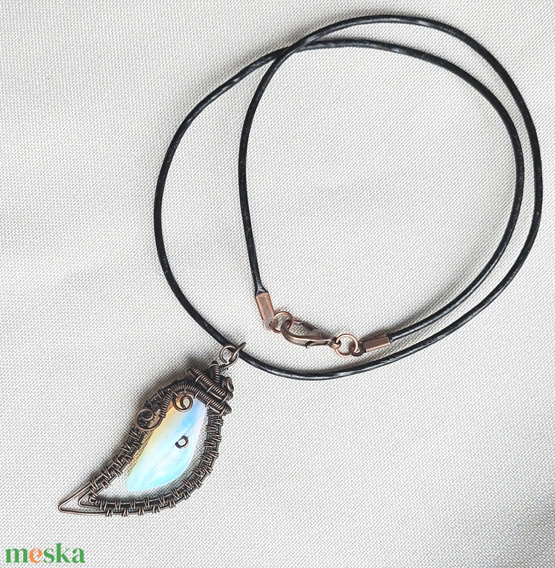 Kála - vörösréz drót nyaklánc kála alakú opalit kővel - ékszer - nyaklánc - medálos nyaklánc - Meska.hu