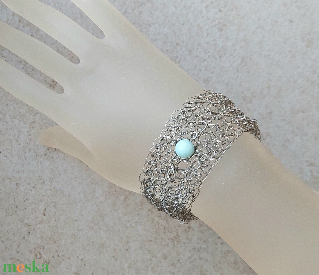 Horgolt acél karkötő amazonit ásvány golyóval - ékszer - karkötő - széles karkötő - Meska.hu