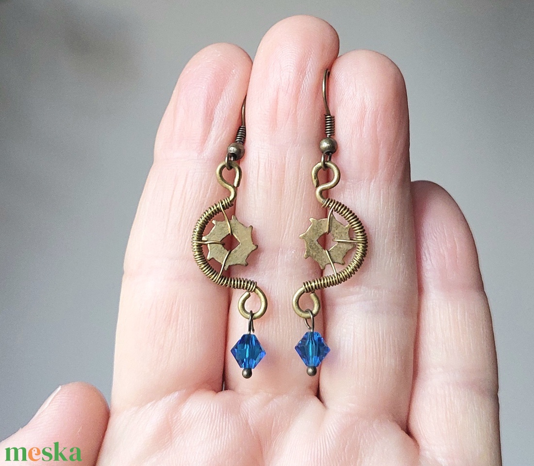 Steampunk stílusú drót fülbevaló swarovski kristállyal - ékszer - fülbevaló - lógó fülbevaló - Meska.hu