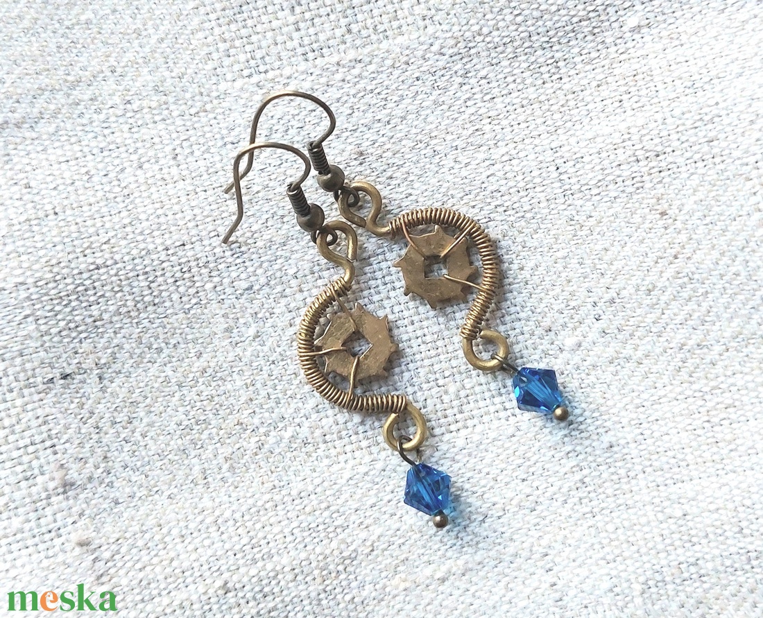 Steampunk stílusú drót fülbevaló swarovski kristállyal - ékszer - fülbevaló - lógó fülbevaló - Meska.hu
