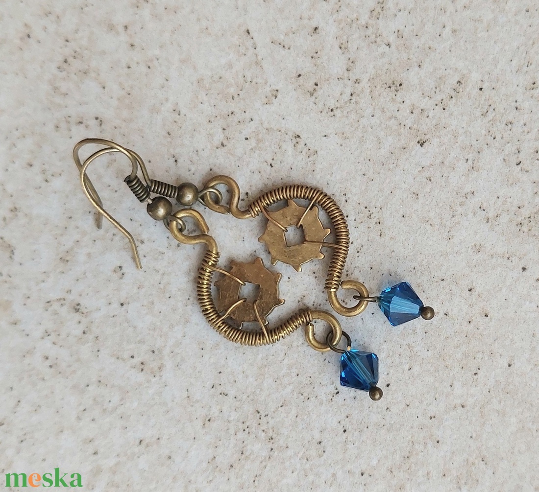 Steampunk stílusú drót fülbevaló swarovski kristállyal - ékszer - fülbevaló - lógó fülbevaló - Meska.hu