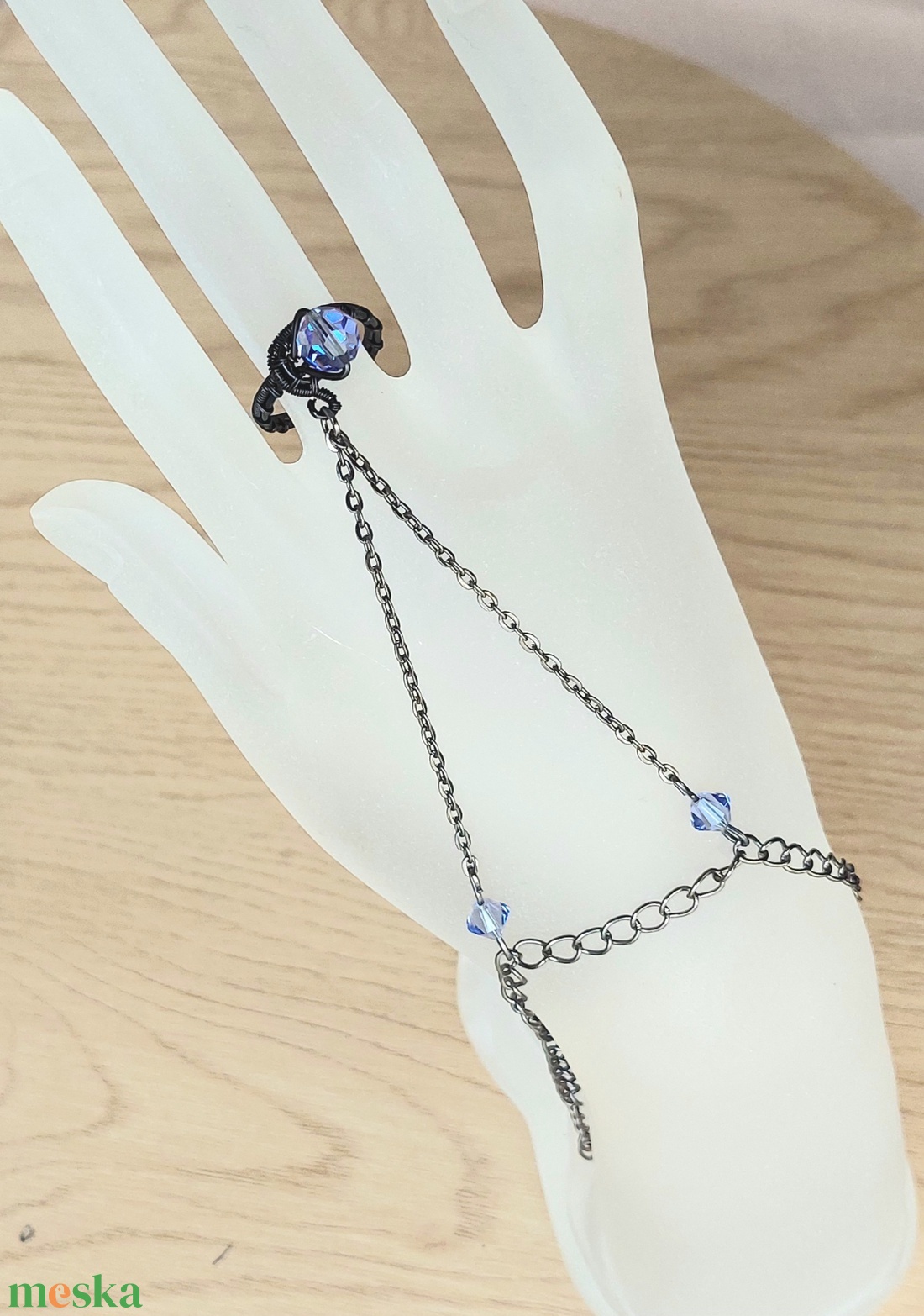 Kézékszer gyűrűvel és swarovski kristállyal - ékszer - karkötő - kézfej karkötő - Meska.hu