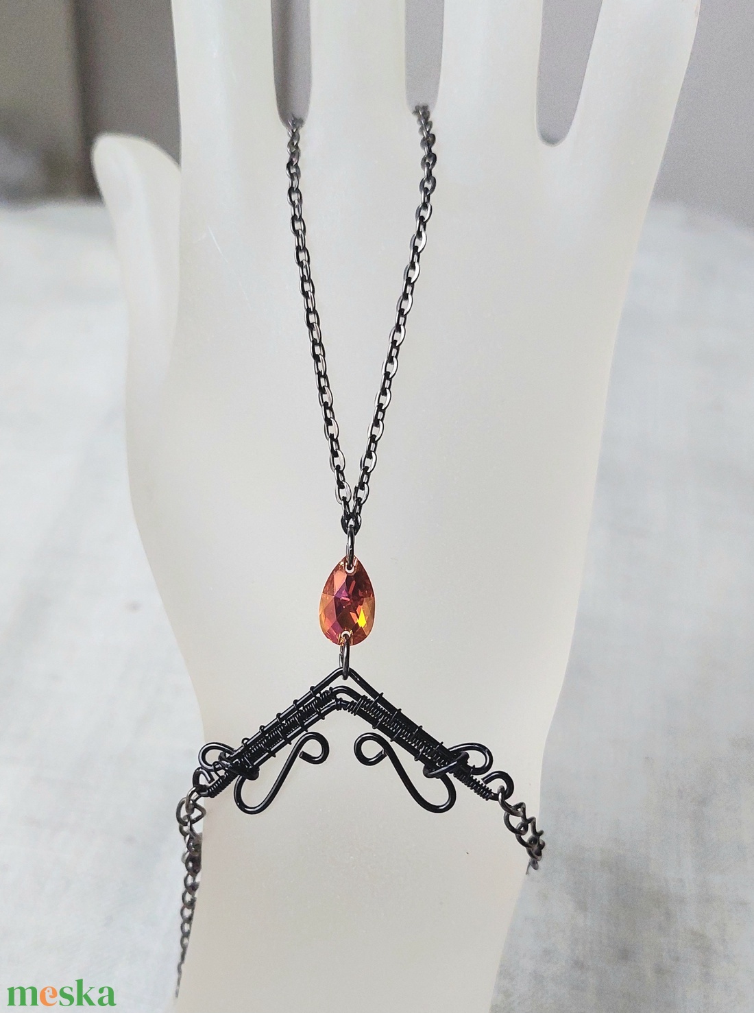 Drót kézékszer swarovski kristállyal - ékszer - karkötő - kézfej karkötő - Meska.hu