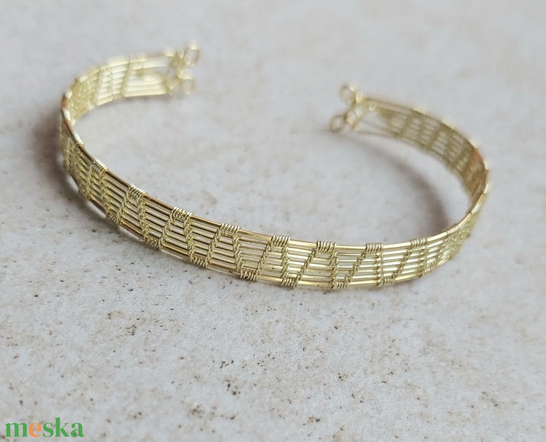 Arany színű merev karkötő - ékszer - karkötő - karperec - Meska.hu