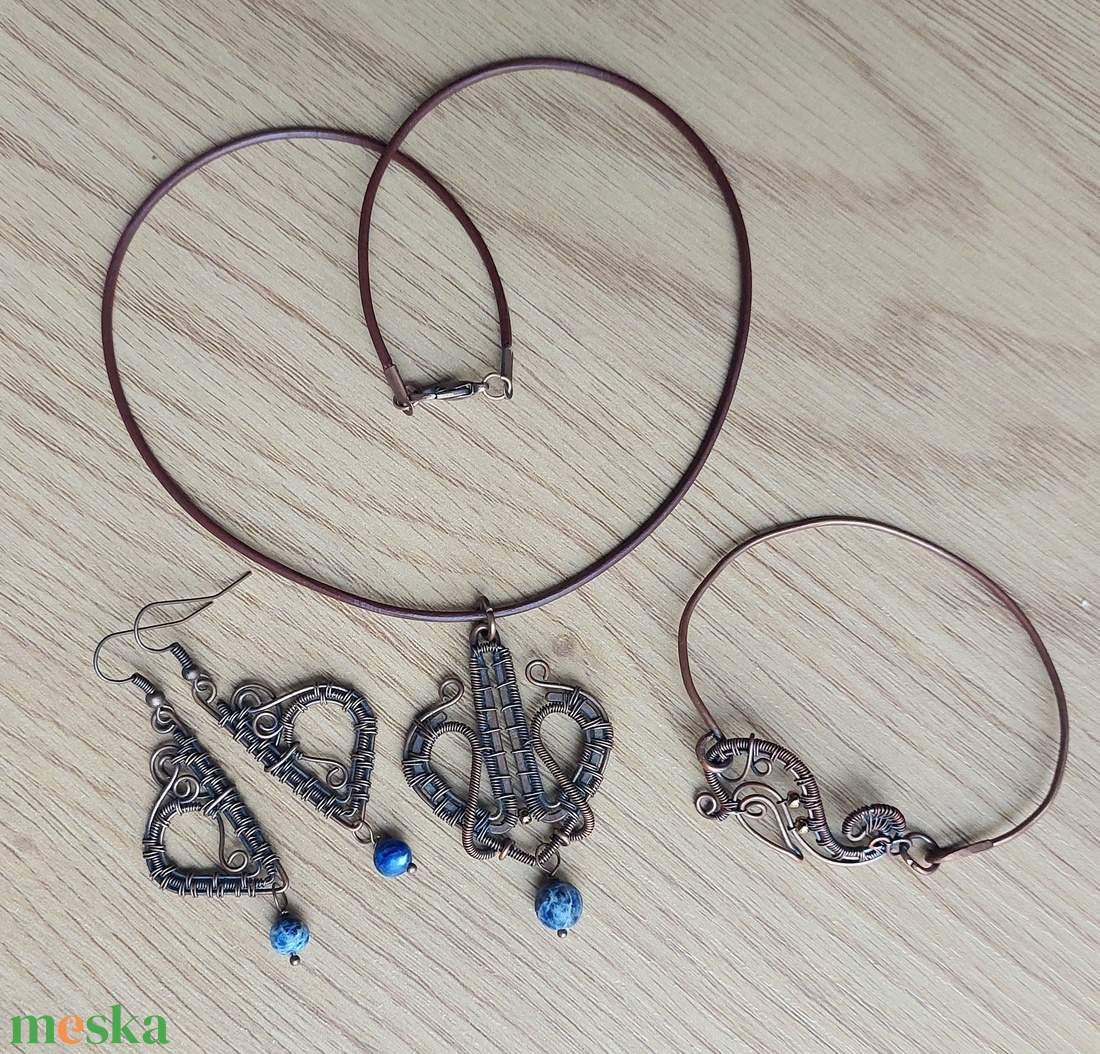 Vörösréz drótékszer szett szodalit kövekkel - ékszer - ékszerszett - Meska.hu