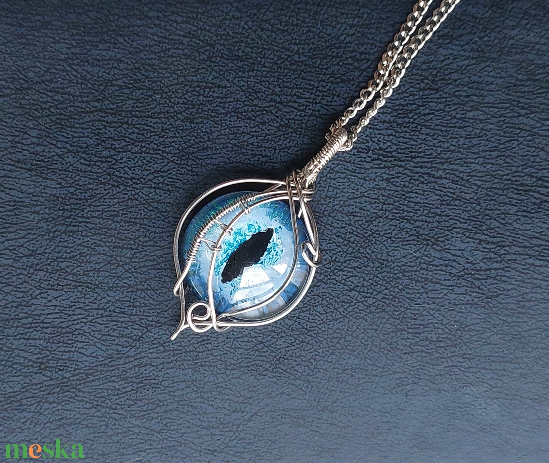 Acél nyaklánc kék sárkány szemmel - ékszer - nyaklánc - medálos nyaklánc - Meska.hu