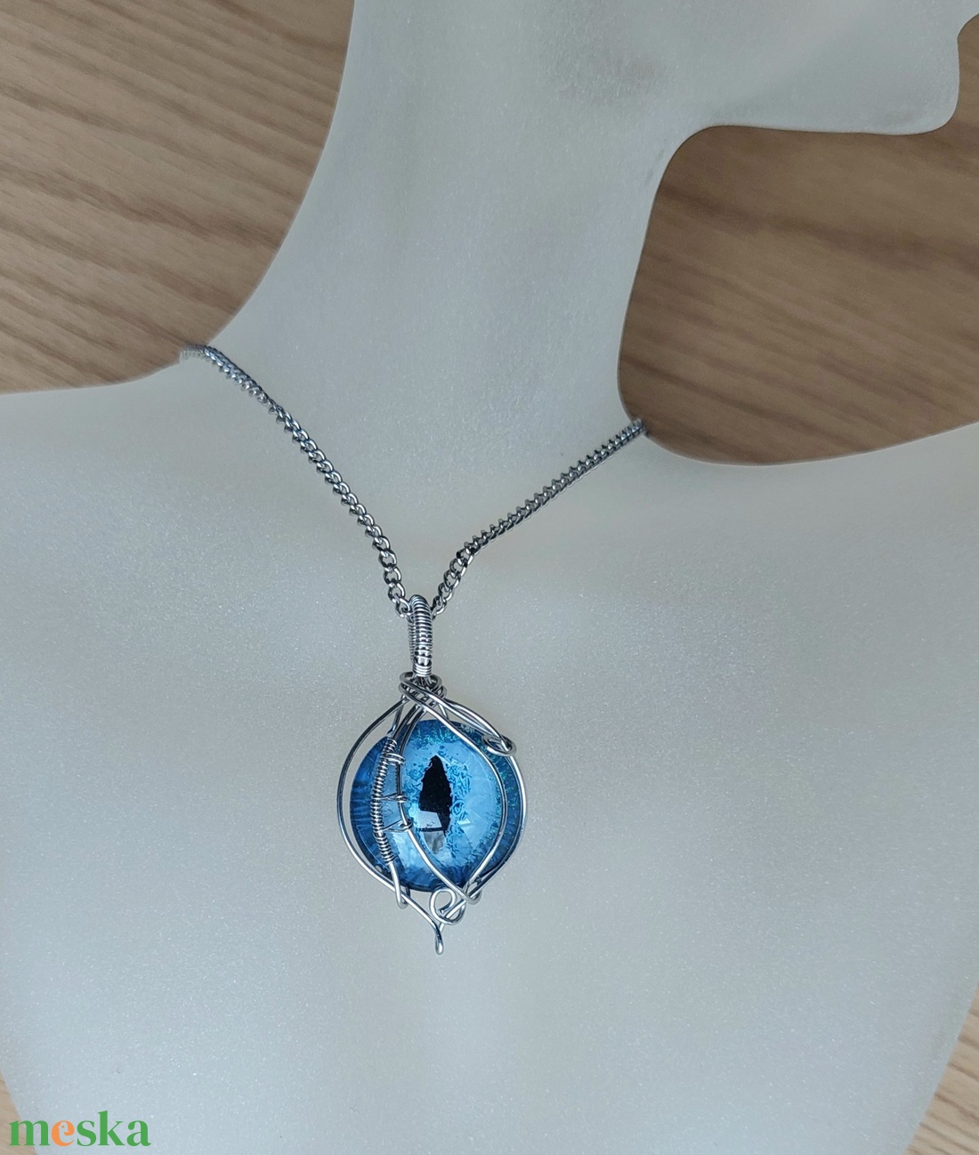 Acél nyaklánc kék sárkány szemmel - ékszer - nyaklánc - medálos nyaklánc - Meska.hu