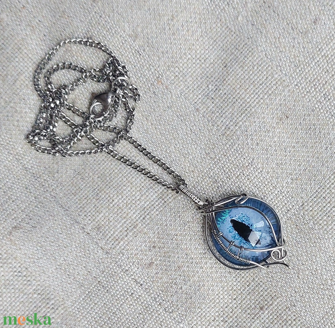 Acél nyaklánc kék sárkány szemmel - ékszer - nyaklánc - medálos nyaklánc - Meska.hu