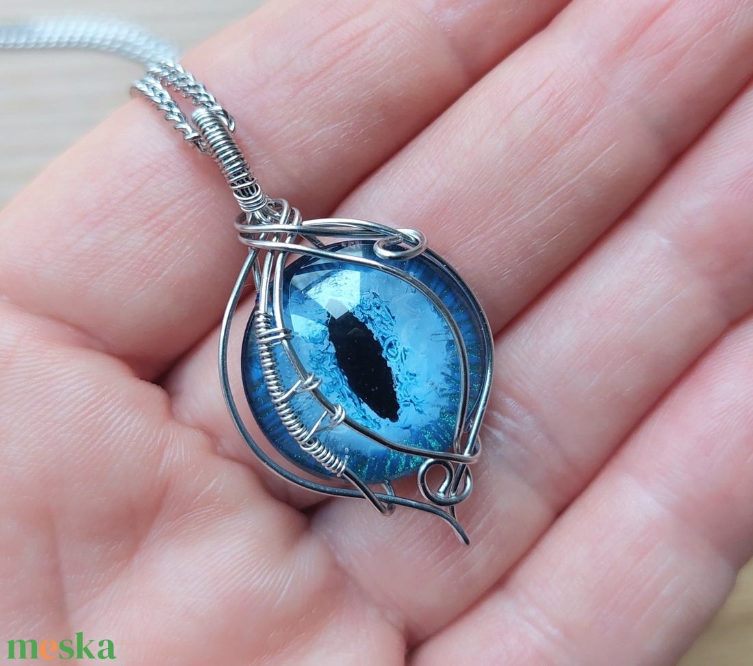 Acél nyaklánc kék sárkány szemmel - ékszer - nyaklánc - medálos nyaklánc - Meska.hu