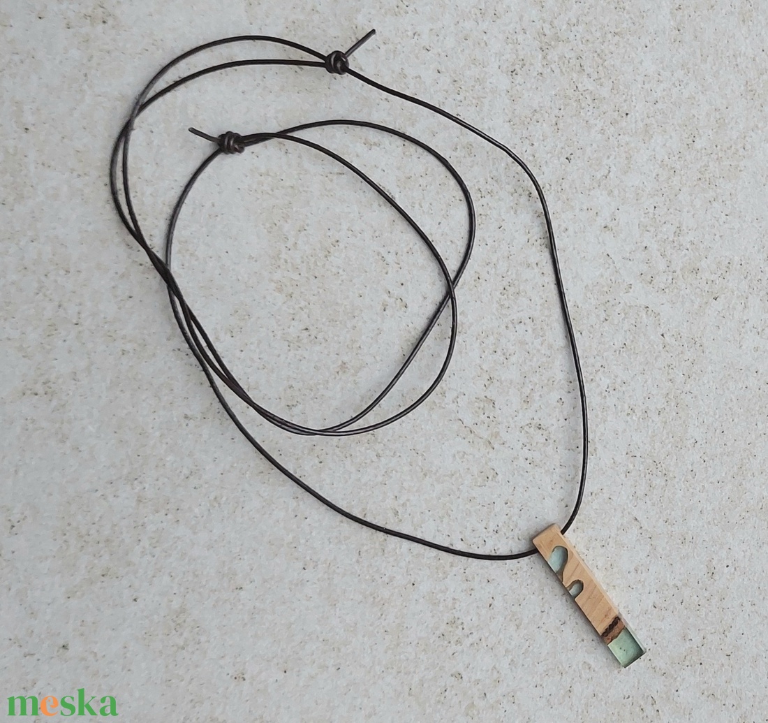 Olajfa és műgyanta unisex nyaklánc - ékszer - nyaklánc - medálos nyaklánc - Meska.hu