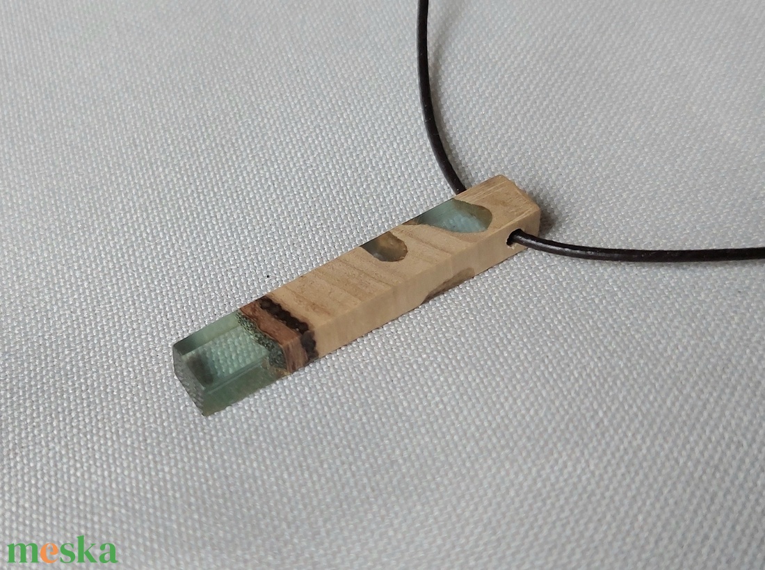 Olajfa és műgyanta unisex nyaklánc - ékszer - nyaklánc - medálos nyaklánc - Meska.hu