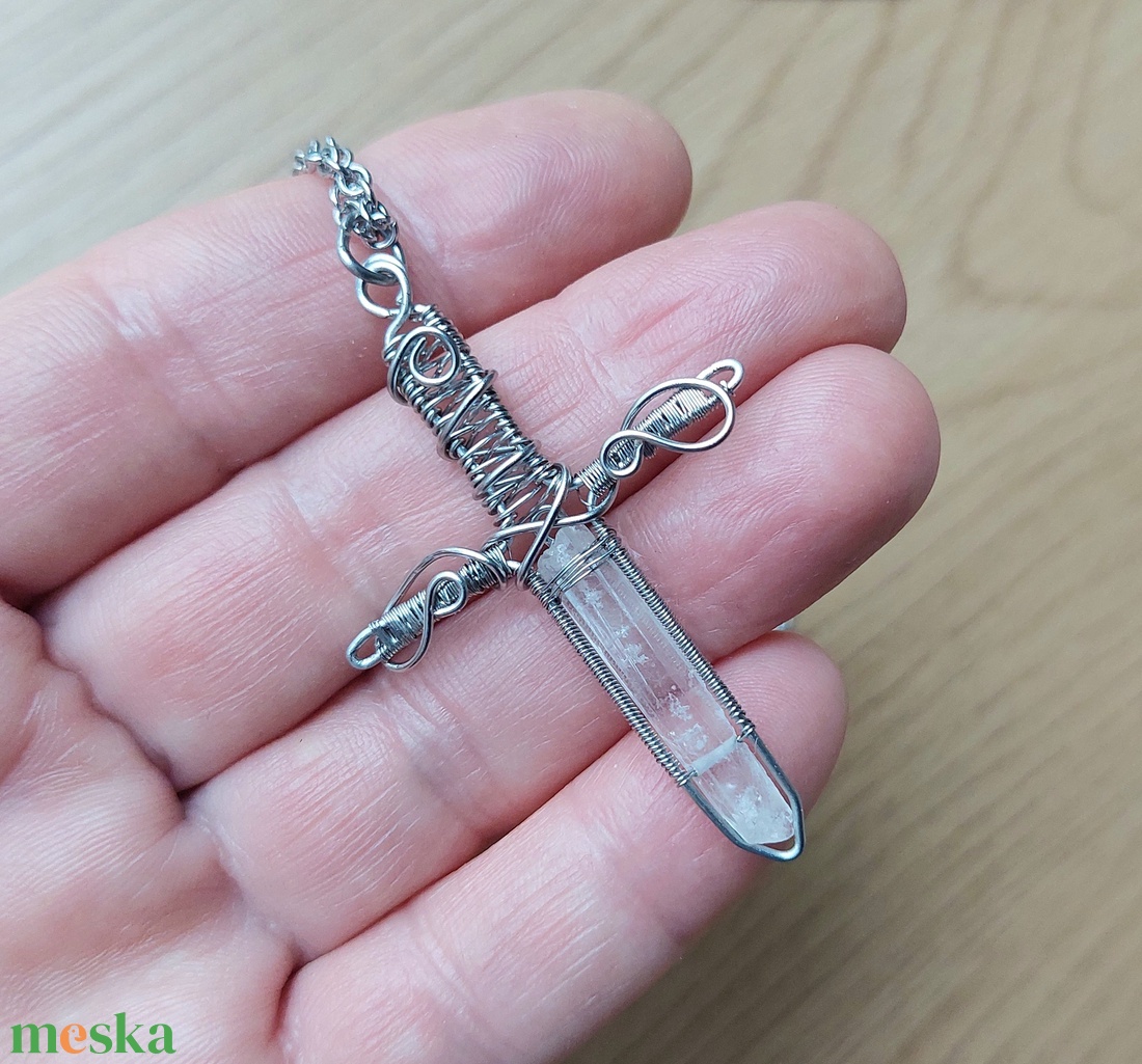Acél kard férfi nyaklánc hegyikristállyal - ékszer - nyaklánc - medálos nyaklánc - Meska.hu