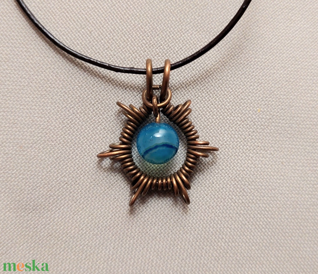 Apró réz gyerek nyaklánc kék achát ásvánnyal - ékszer - nyaklánc - medálos nyaklánc - Meska.hu
