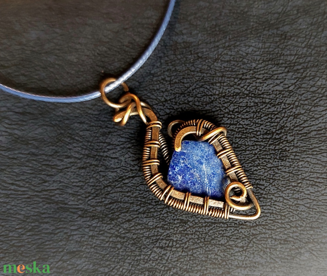 Kisebb vörösréz nyaklánc lápis lazuli ásvánnyal - ékszer - nyaklánc - medálos nyaklánc - Meska.hu