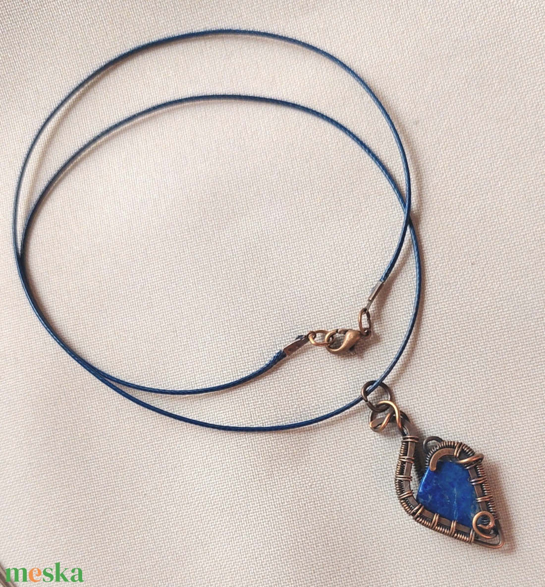 Kisebb vörösréz nyaklánc lápis lazuli ásvánnyal - ékszer - nyaklánc - medálos nyaklánc - Meska.hu