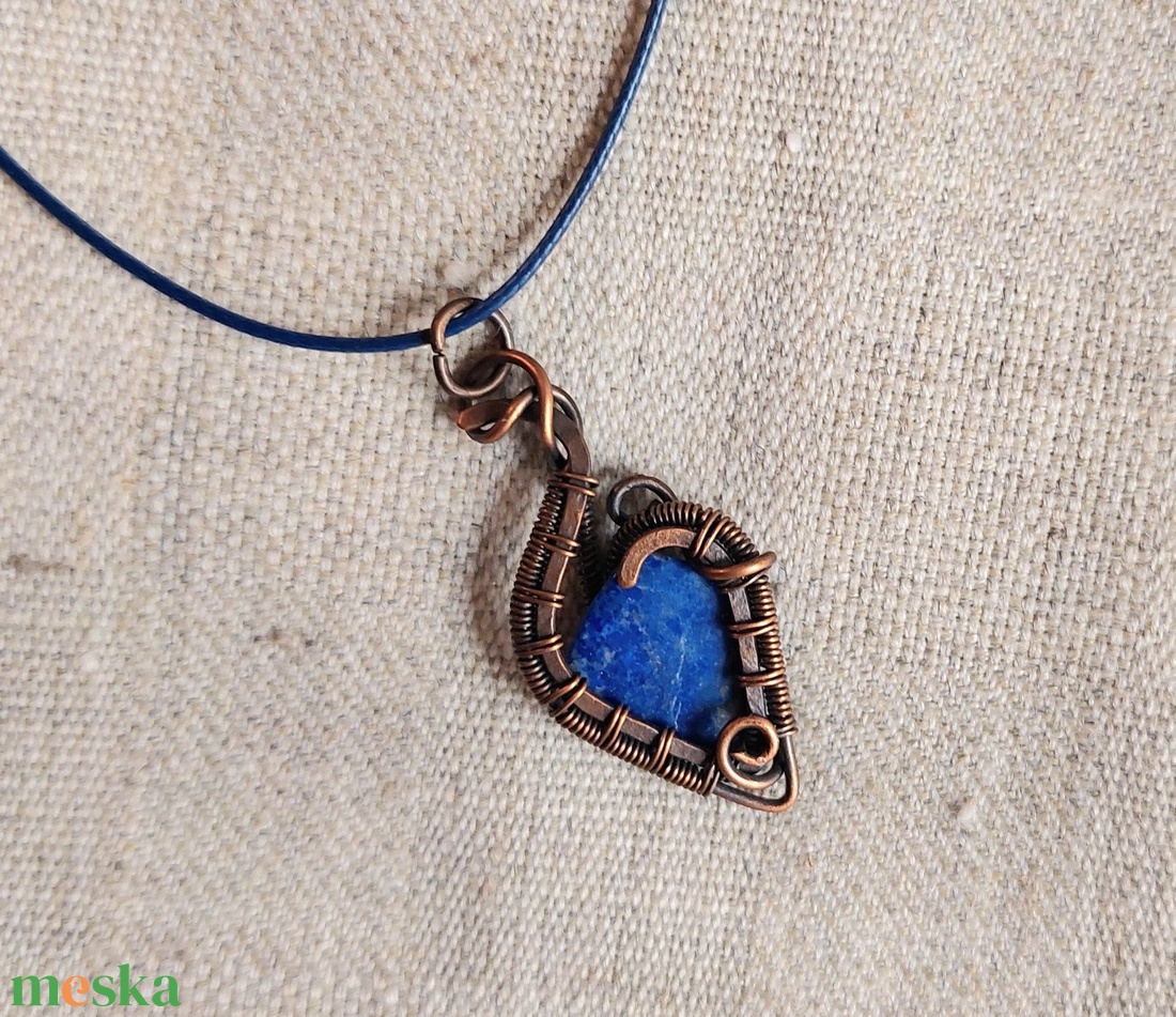 Kisebb vörösréz nyaklánc lápis lazuli ásvánnyal - ékszer - nyaklánc - medálos nyaklánc - Meska.hu