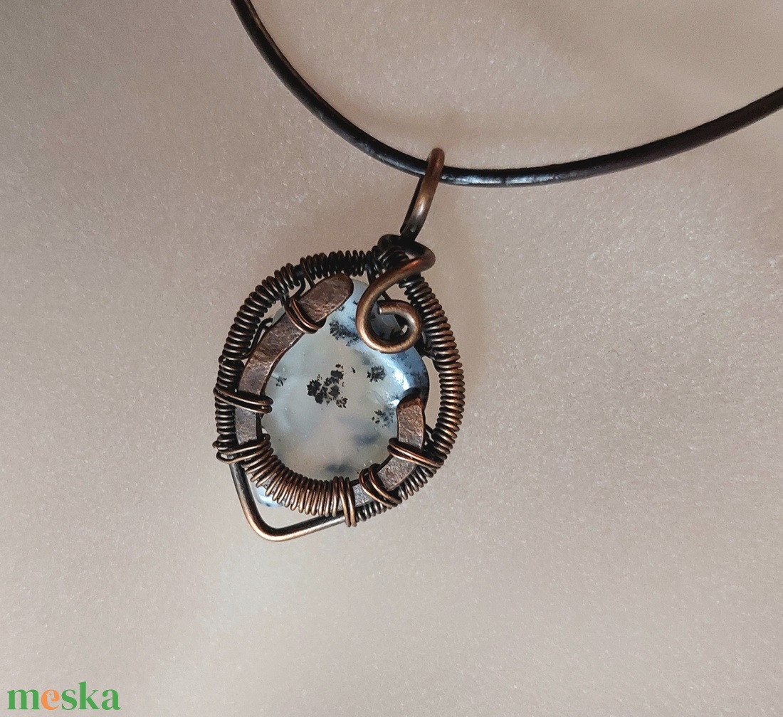 Pici vörösréz lány nyaklánc achát ásvánnyal - ékszer - nyaklánc - medálos nyaklánc - Meska.hu