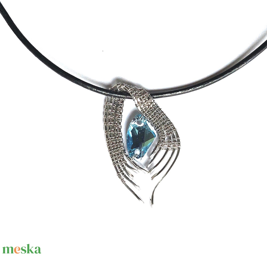 Acél drót nyaklánc kék swarovski kristállyal - ékszer - nyaklánc - medálos nyaklánc - Meska.hu