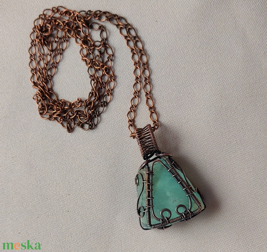 Vörösréz nyaklánc nyers zöld kalcit ásvánnyal - ékszer - nyaklánc - medálos nyaklánc - Meska.hu