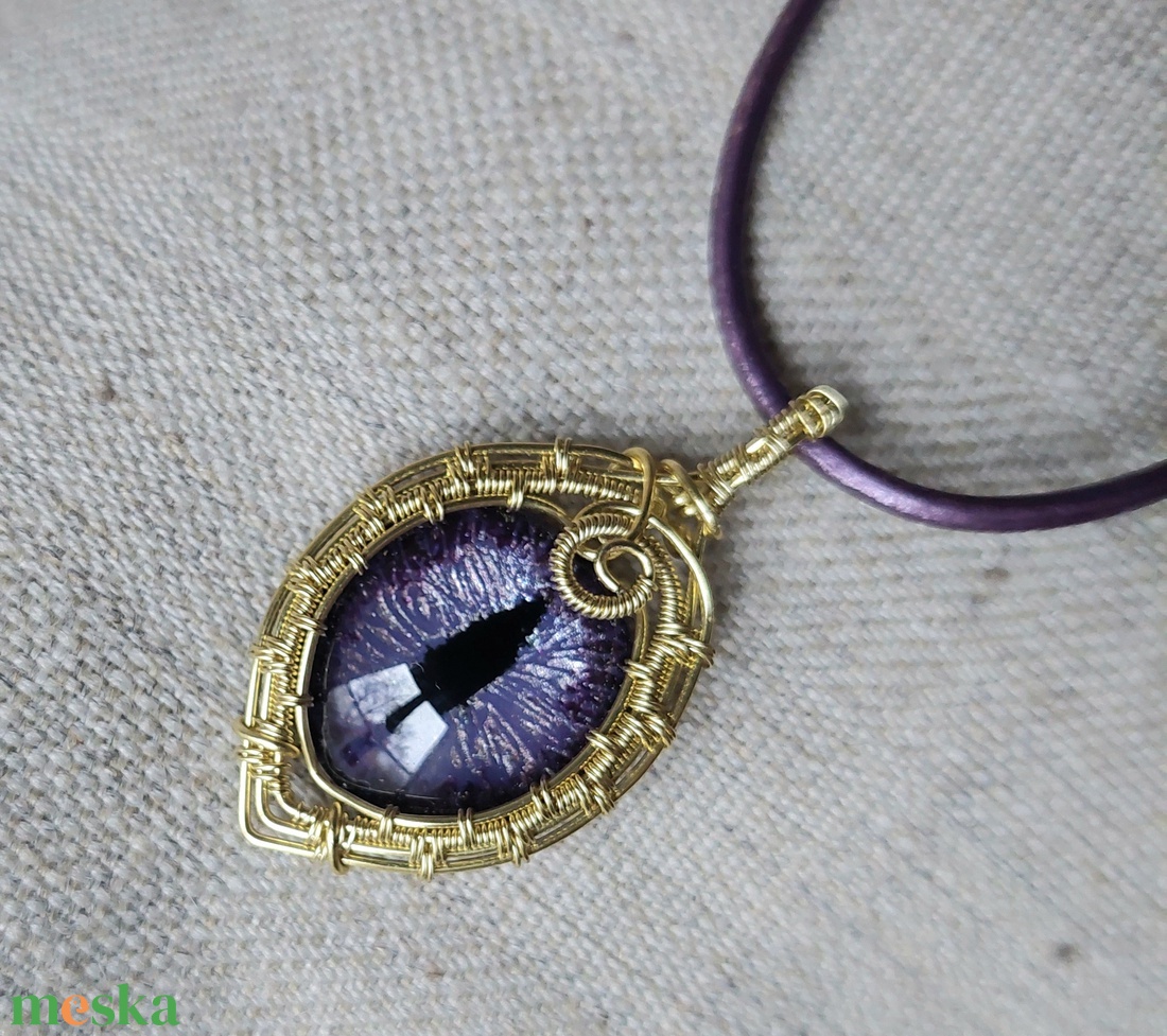 Lila sárkányszemes nyaklánc - ékszer - nyaklánc - medálos nyaklánc - Meska.hu