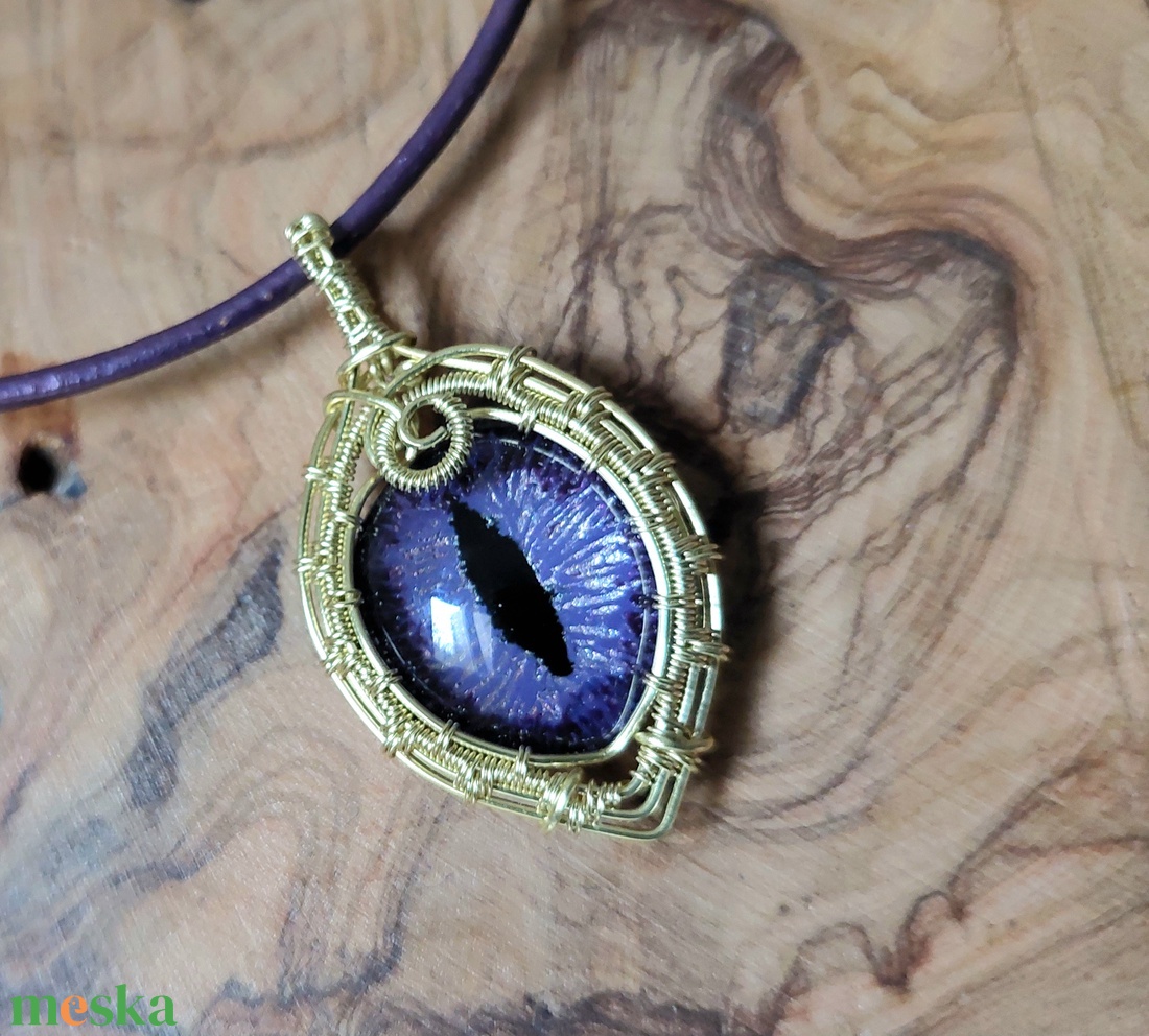 Lila sárkányszemes nyaklánc - ékszer - nyaklánc - medálos nyaklánc - Meska.hu